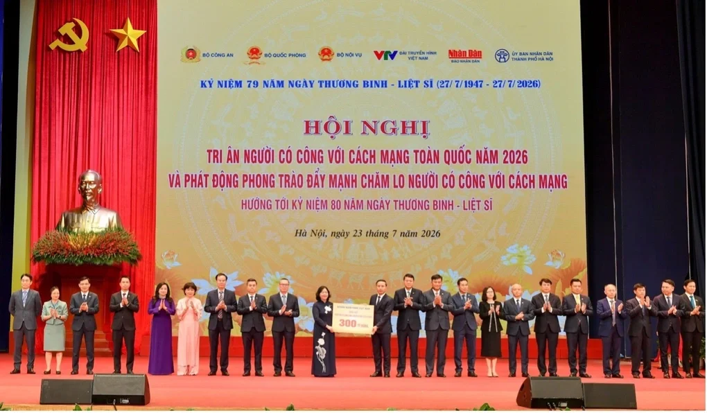 Agribank cùng ngành ngân hàng trao 300 tỷ đồng, chăm lo người có công với cách mạng - 2