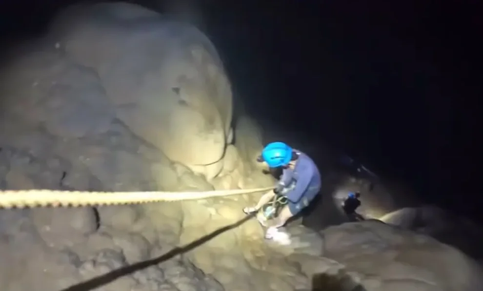 Cô gái Mỹ nguy cơ mất thị lực và chuyến đi hang động nhớ đời ở Quảng Trị - 3