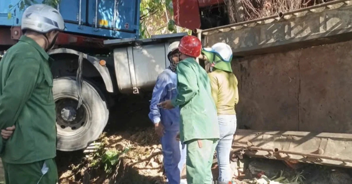 Lâm Đồng: Xe đầu kéo đâm xe công nông, 5 người thiệt mạng và bị thương.
