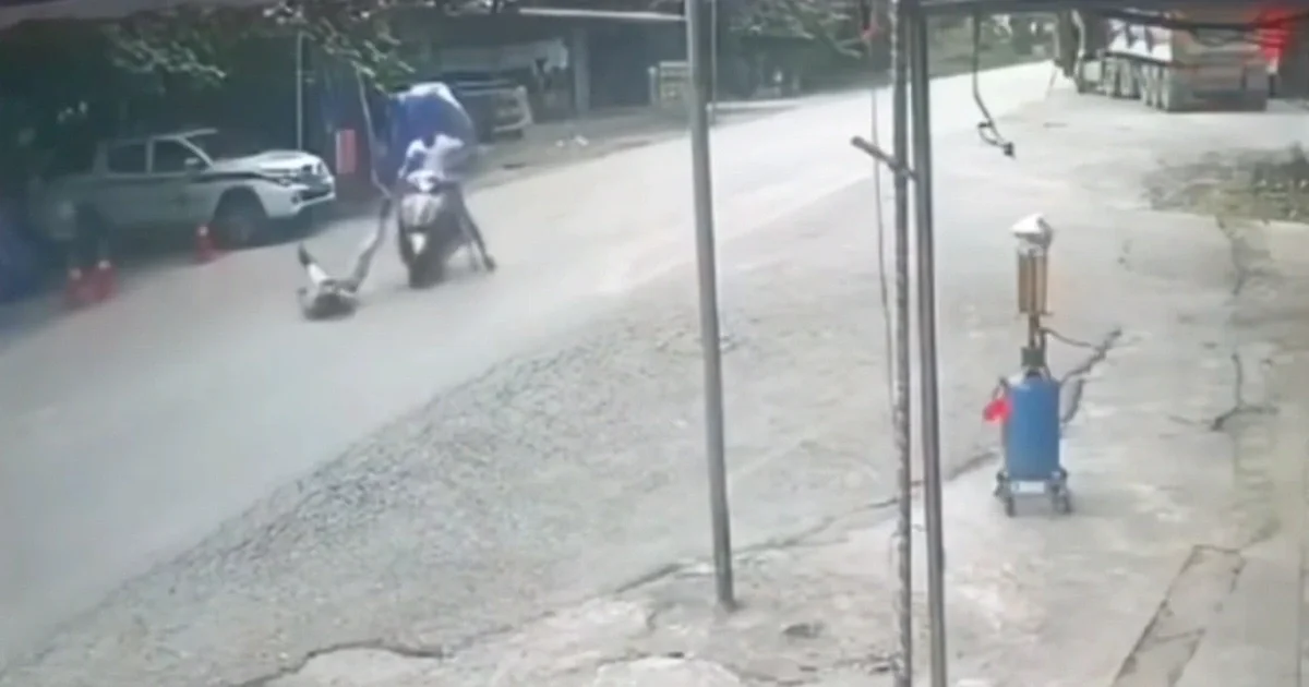 Nam thanh niên lái xe máy tông văng trung tá CSGT Phú Thọ trên đường