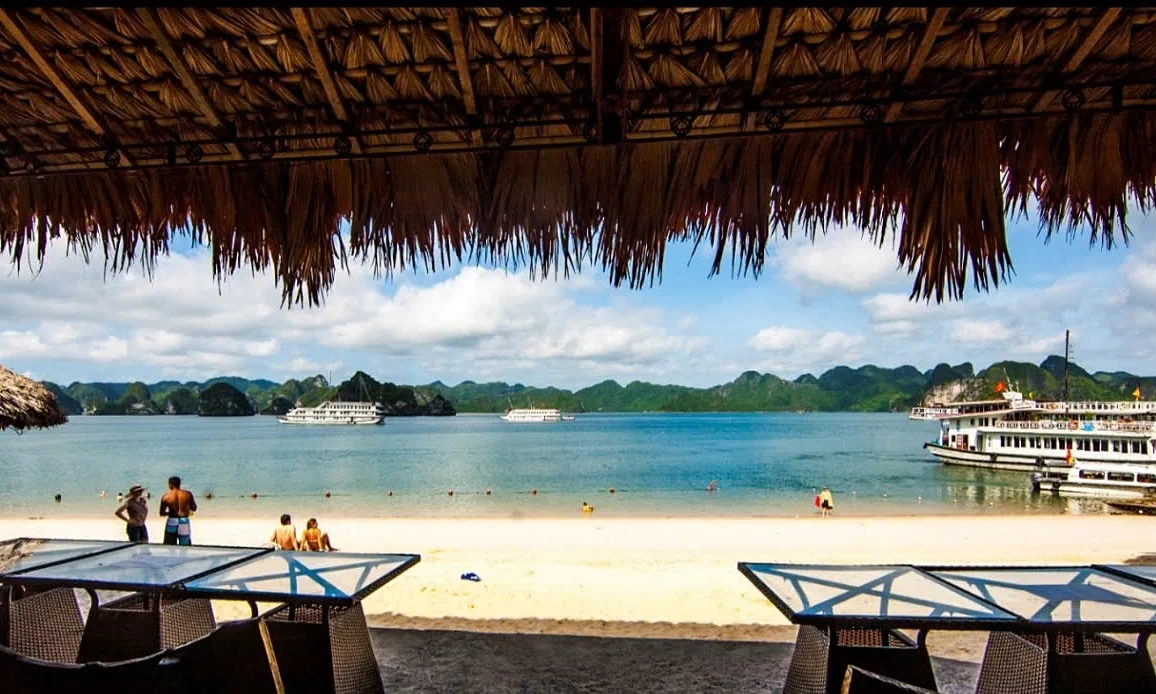 Bãi biển ít người biết của Việt Nam góp mặt trong top đẹp nhất hành tinh