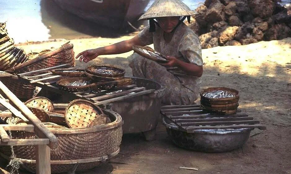 Nhận ra người thân qua loạt ảnh Hội An 30 năm trước do du khách phương Tây chụp