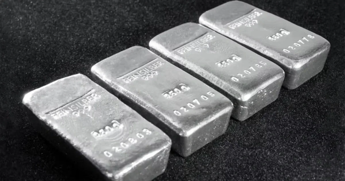 Bạc bốc hơi một nửa giá trị trong 4 tháng: Ngườiôm hàng, kẻ tháo chạy vì sao?