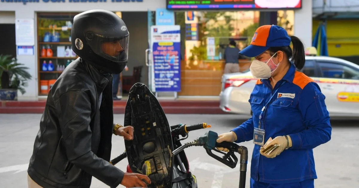 Xăng dầu đồng loạt giảm giá, một mặt hàng giảm vượt 2.300 đồng/lít