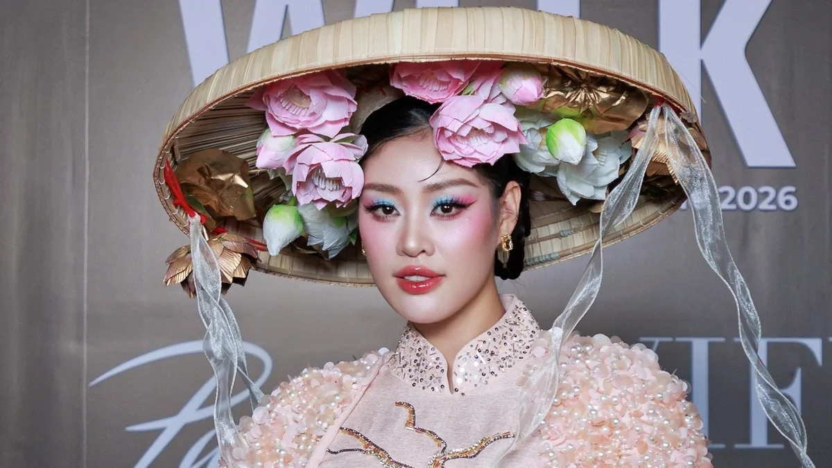 Các Hoa hậu, Á hậu cùng góp mặt trên thảm đỏ Tuần lễ Thời trang Quốc tế Việt Nam