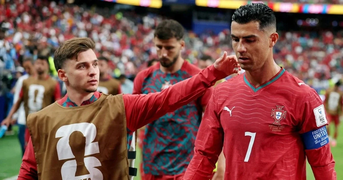 Sao Bồ Đào Nha gây tranh cãi: "Chuyền bóng cho C.Ronaldo không phải trách nhiệm của bất kỳ ai"