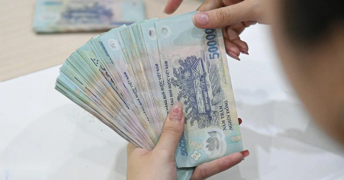 Một ngân hàng nữa hạ lãi suất tiết kiệm, mức cao nhất toàn thị trường đạt 7,3%/năm