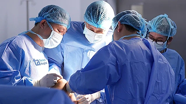 Lý do tê bì cẳng chân sau phẫu thuật tái tạo dây chằng?