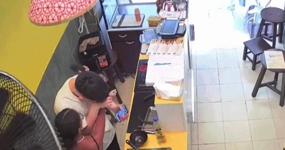 Nam phục vụ cửa hàng bánh mì tại thủ đô rơi nước mắt trước ứng xử từ du khách ngoại quốc