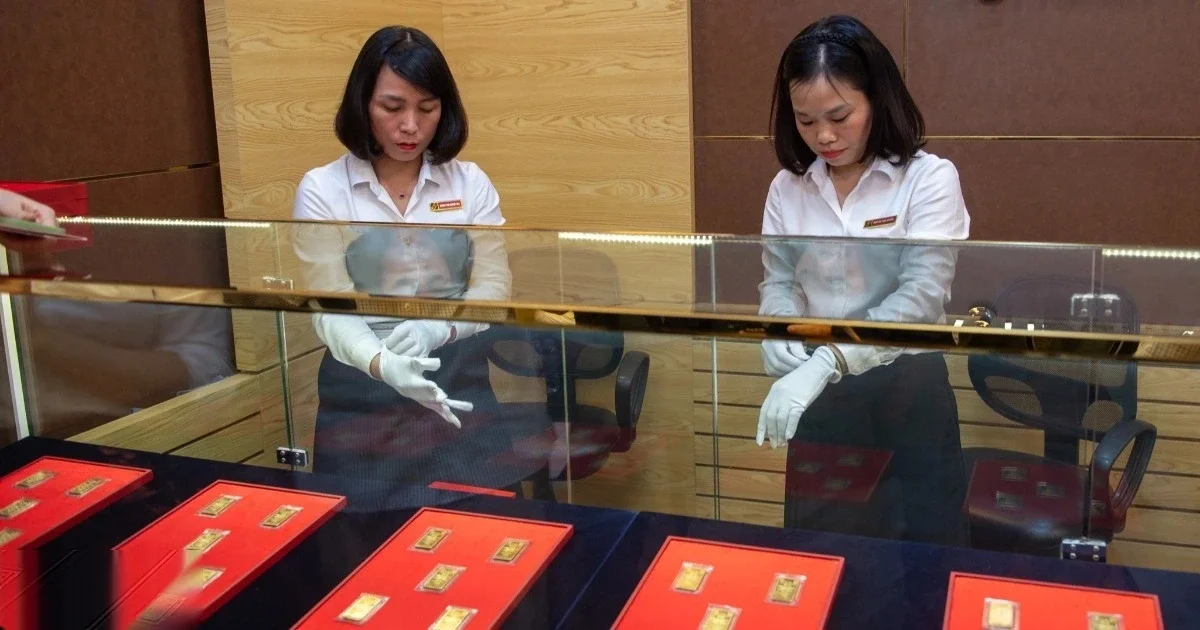 Kim loại quý chịu sức ép đi xuống, giới phân tích dự báo ngưỡng 3.300 USD mỗi ounce