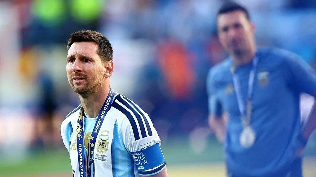 Màn đùa giỡn của cơ trưởng người Tây Ban Nha làm người hâm mộ Argentina mừng hụt