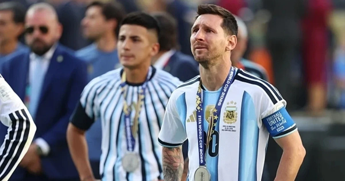 Messi rơi lệ giã từ World Cup, làn sóng phẫn nộ ê chề bao trùm Argentina