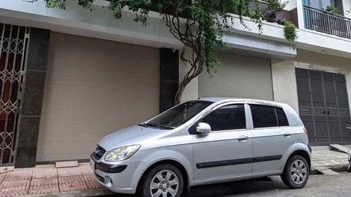 Nỗi ức ức của người dân mặt tiền khi xe hơi bít lối đi