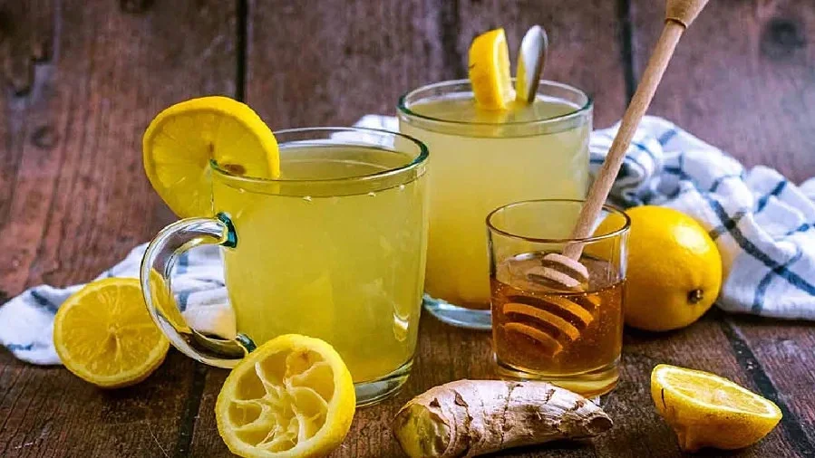 Uống nước chanh pha mật ong vào buổi tối có thực sự tốt hơn buổi sáng?