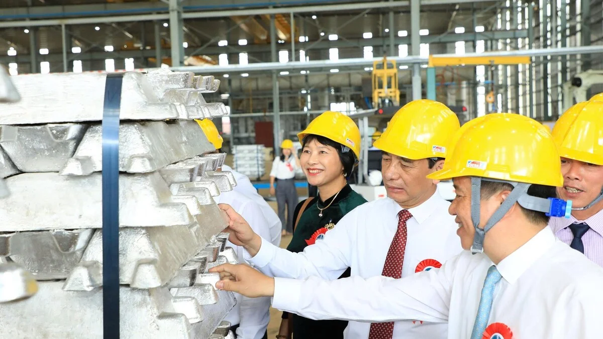 Cột mốc mới cho công nghiệp Việt: Ra mắt mẻ nhôm thỏi đầu tiên