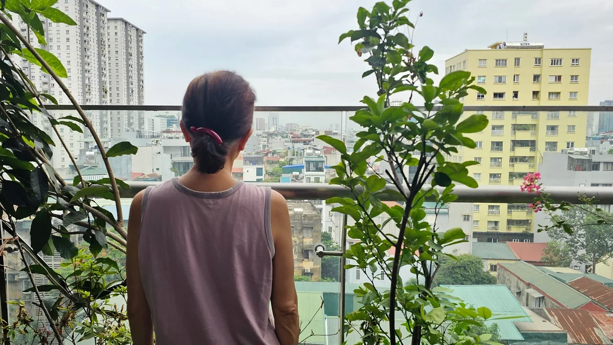 Người cao tuổi rời nhà thổ cư chuyển sang ở căn hộ